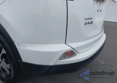 2017 Toyota Rav4 Le z USA, uszkodzony, nr VIN JTMZFREV4HJ144820